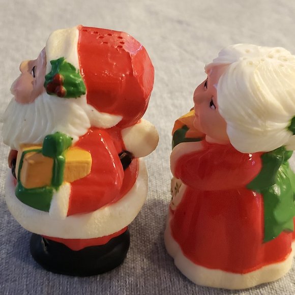 Hallmark Santa and Mrs., Claus Salt & Pepper Shakers - Picture 6 of 6